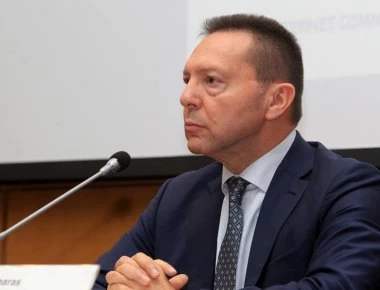 Επιμένει ο Γιάννης Στουρνάρας για «τρύπα» στον προϋπολογισμό